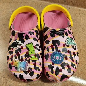 Crocs party animal leopard print neon pink yellow size 5 Ron English shoes